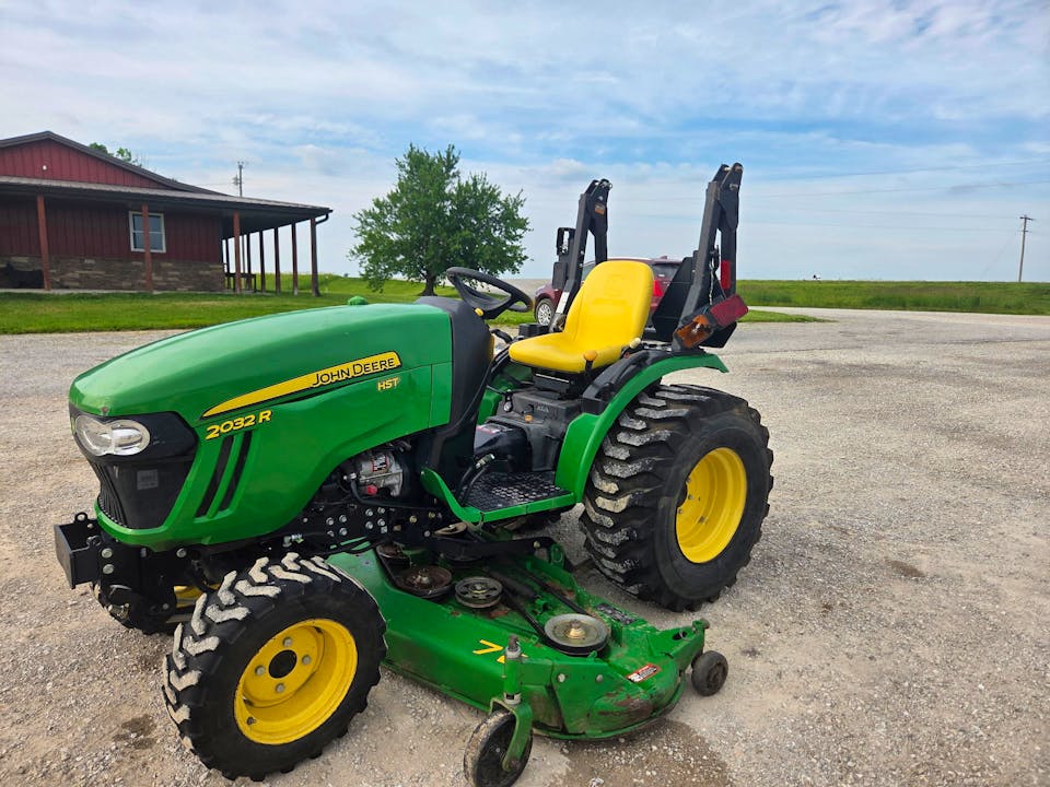 John Deere 2032R