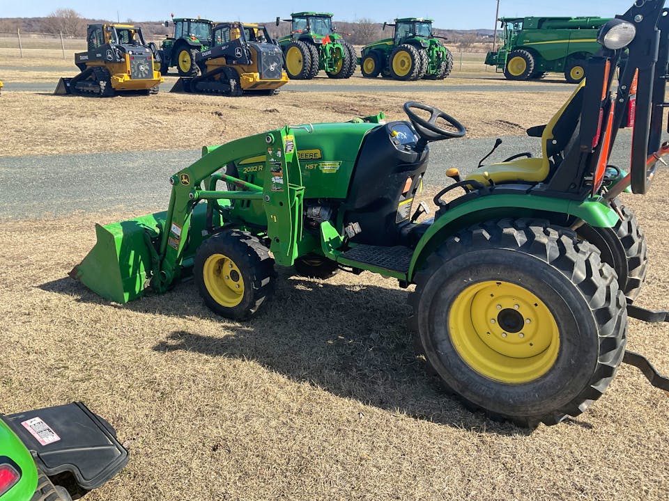 John Deere 2032R