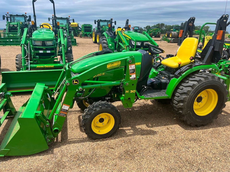 John Deere 2032R