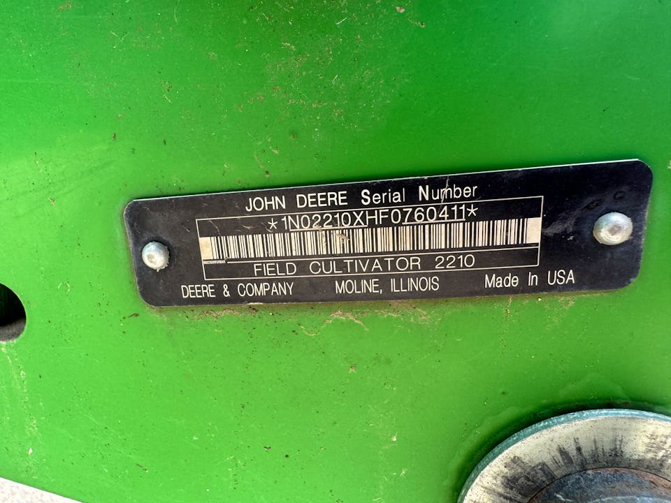 John Deere 2210