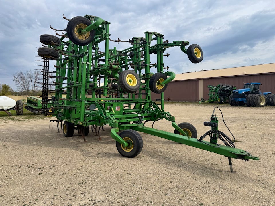 John Deere 2210