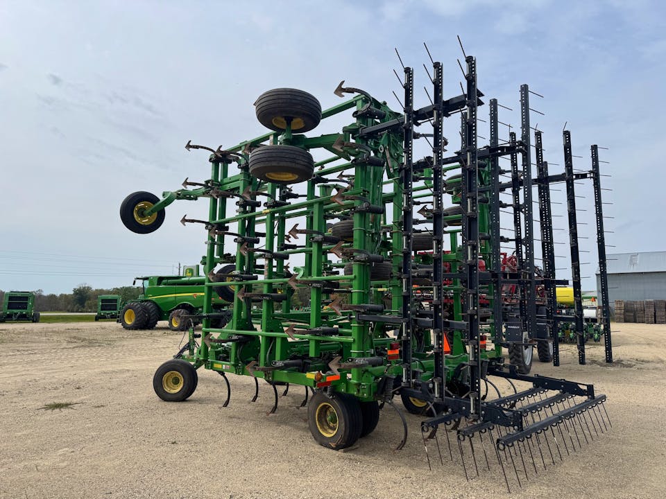 John Deere 2210