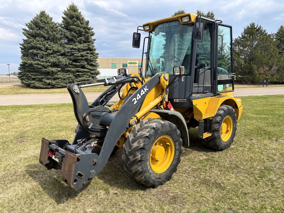 John Deere 244K