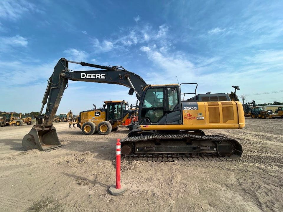 John Deere 250GLC
