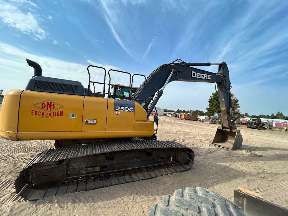 John Deere 250GLC