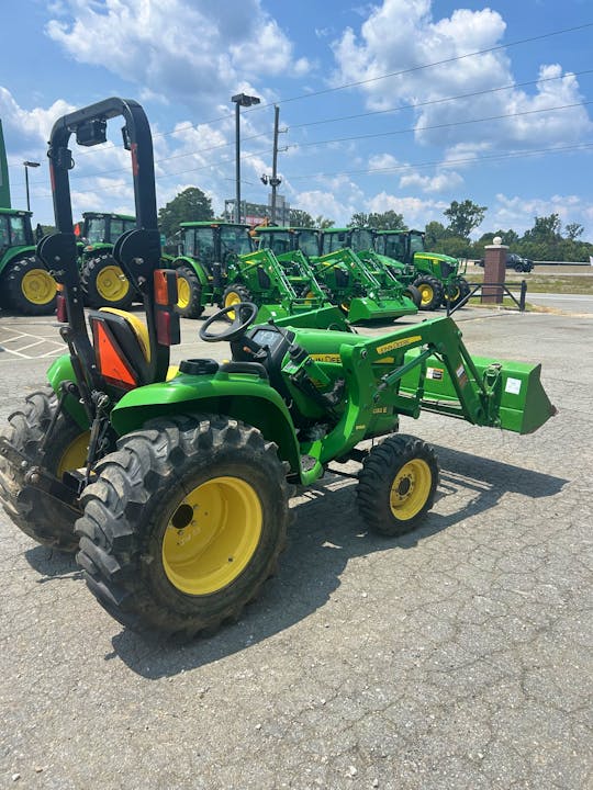 John Deere 3032E