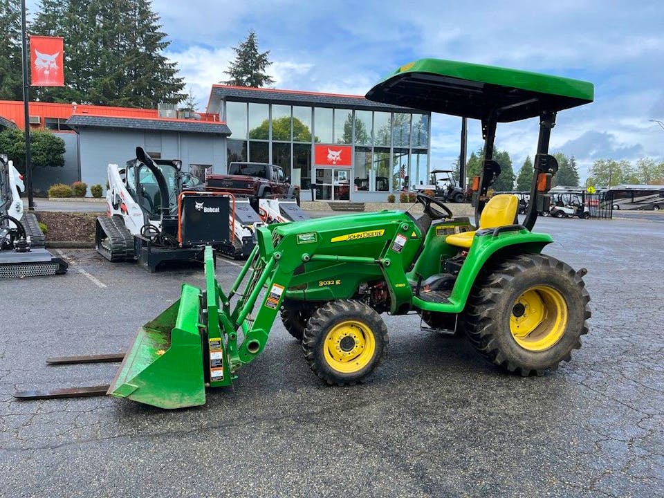 John Deere 3032E