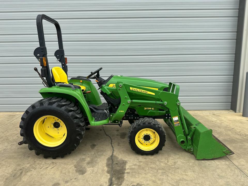 John Deere 3038E