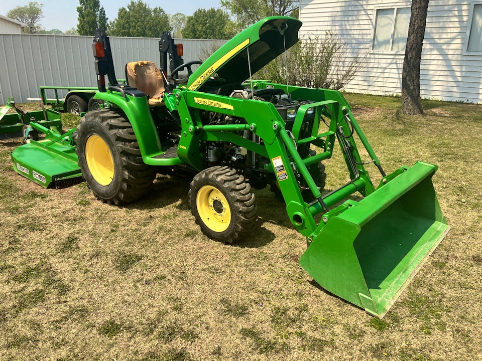 John Deere 3038E