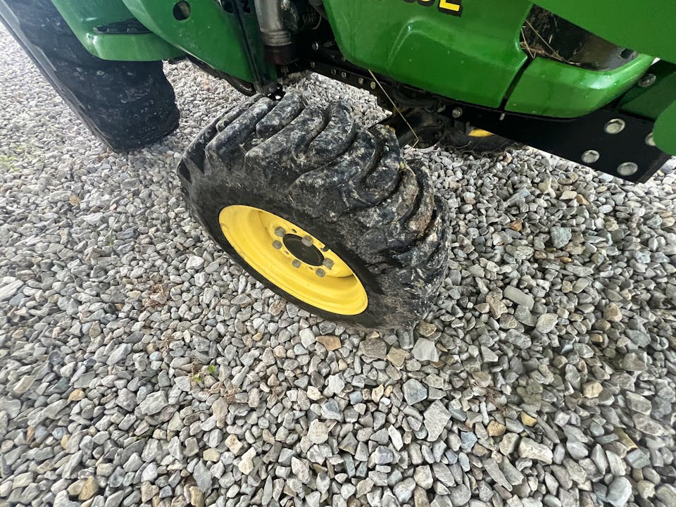 John Deere 3038E