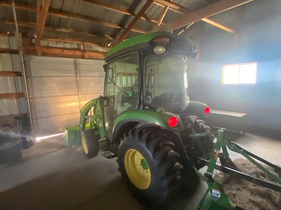 John Deere 3046R