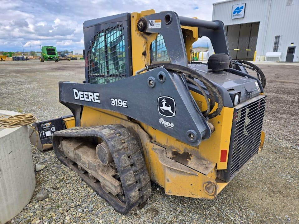 John Deere 319E