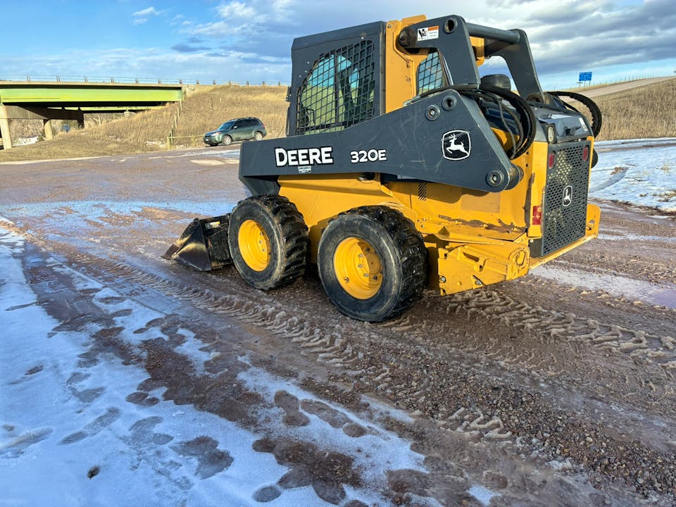 John Deere 320E
