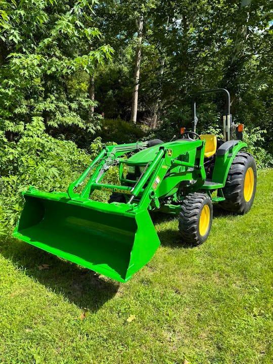 John Deere 4044M
