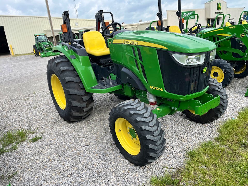 John Deere 4052M