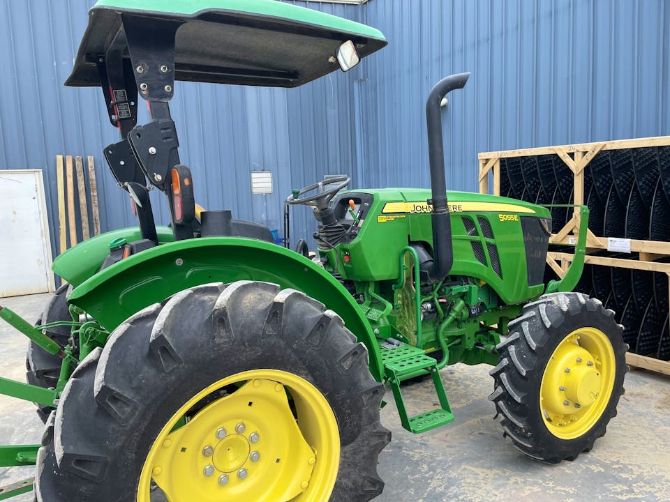John Deere 5055E
