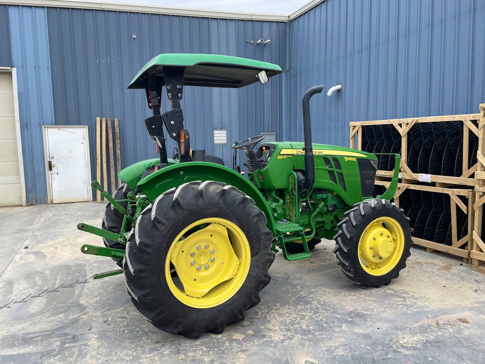John Deere 5055E