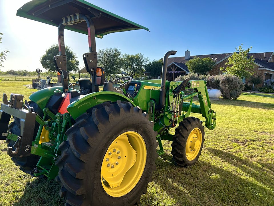 John Deere 5065E