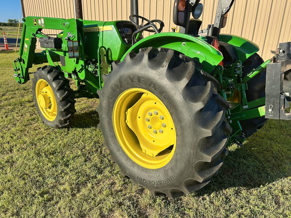 John Deere 5065E