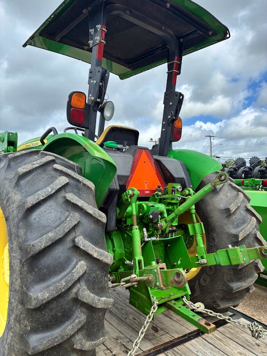John Deere 5065E