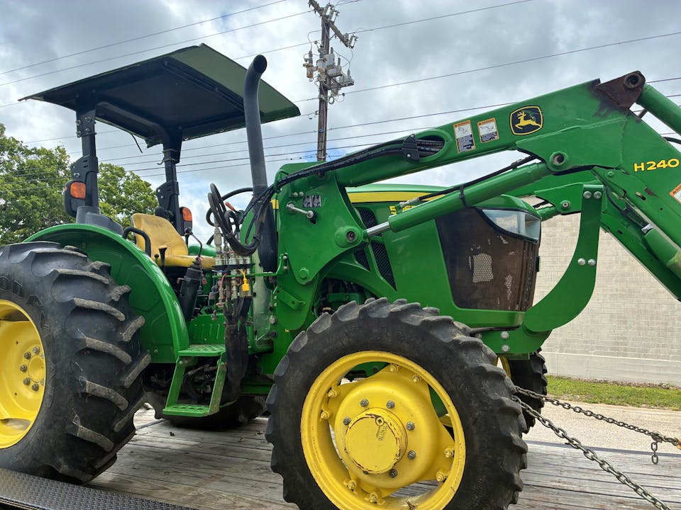 John Deere 5065E