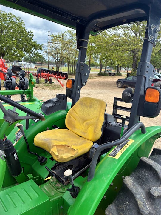 John Deere 5065E