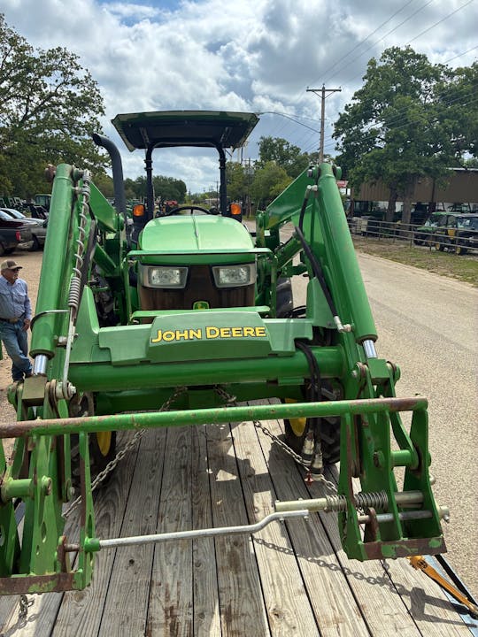 John Deere 5065E