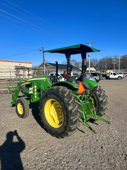 John Deere 5065E