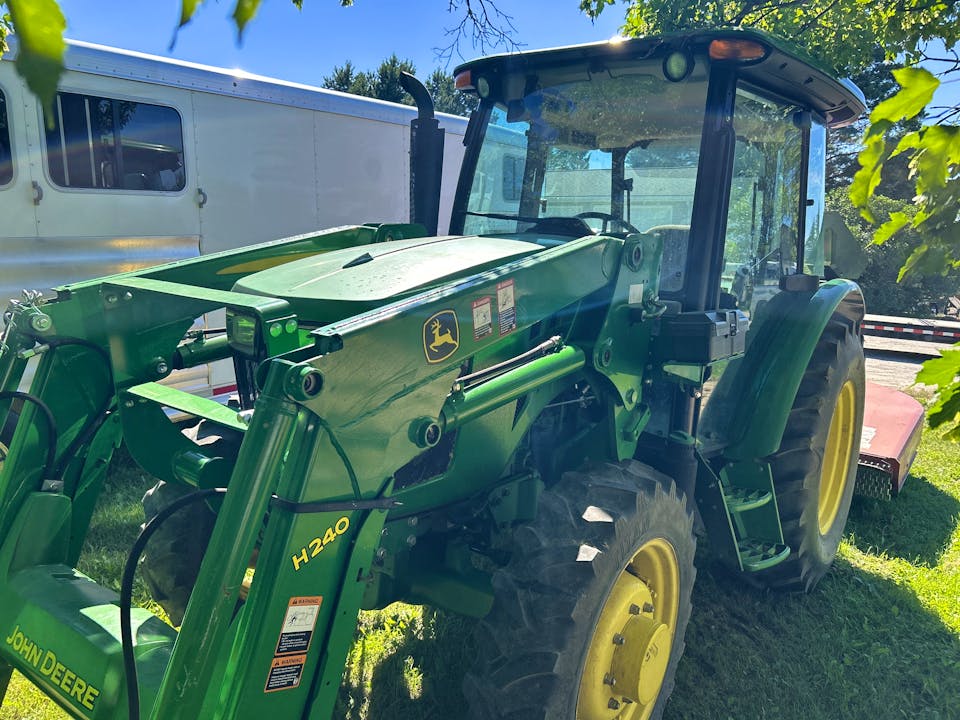 John Deere 5065E