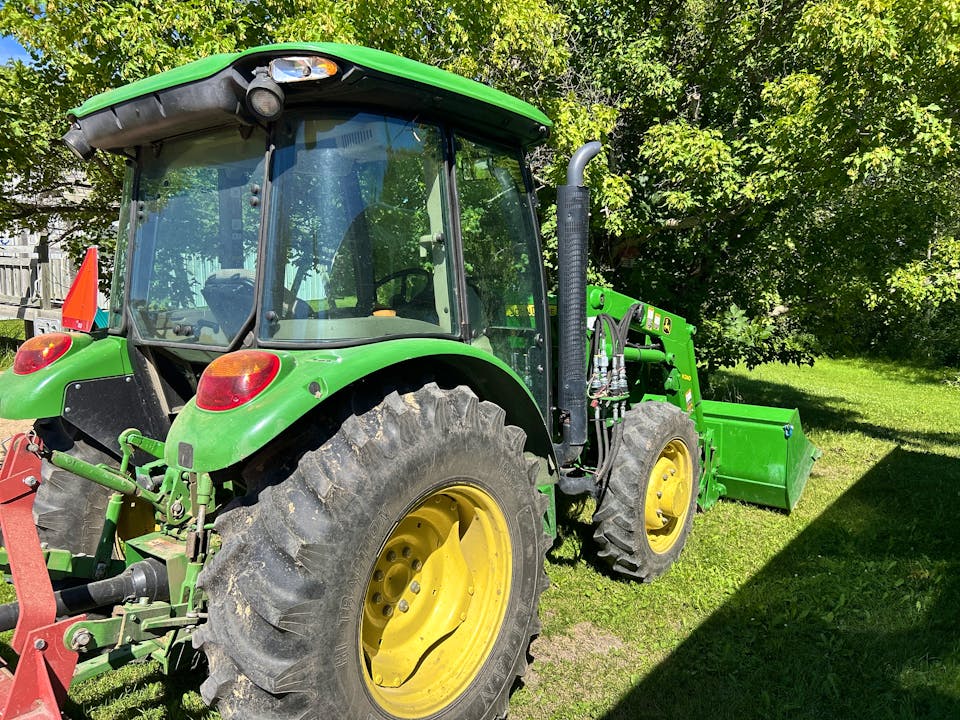 John Deere 5065E