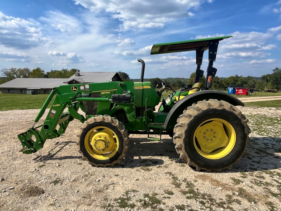 John Deere 5075E