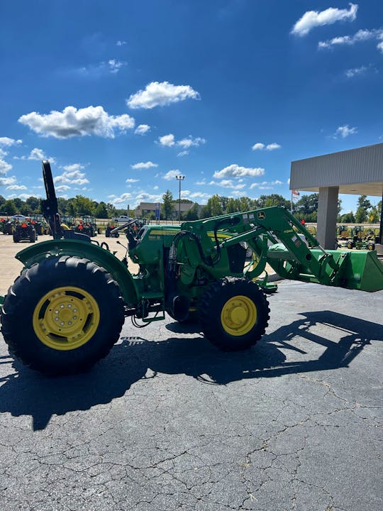 John Deere 5075E