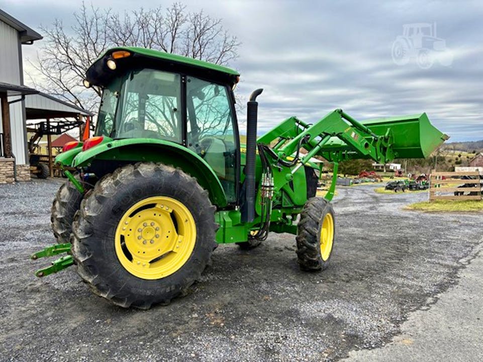 John Deere 5085E