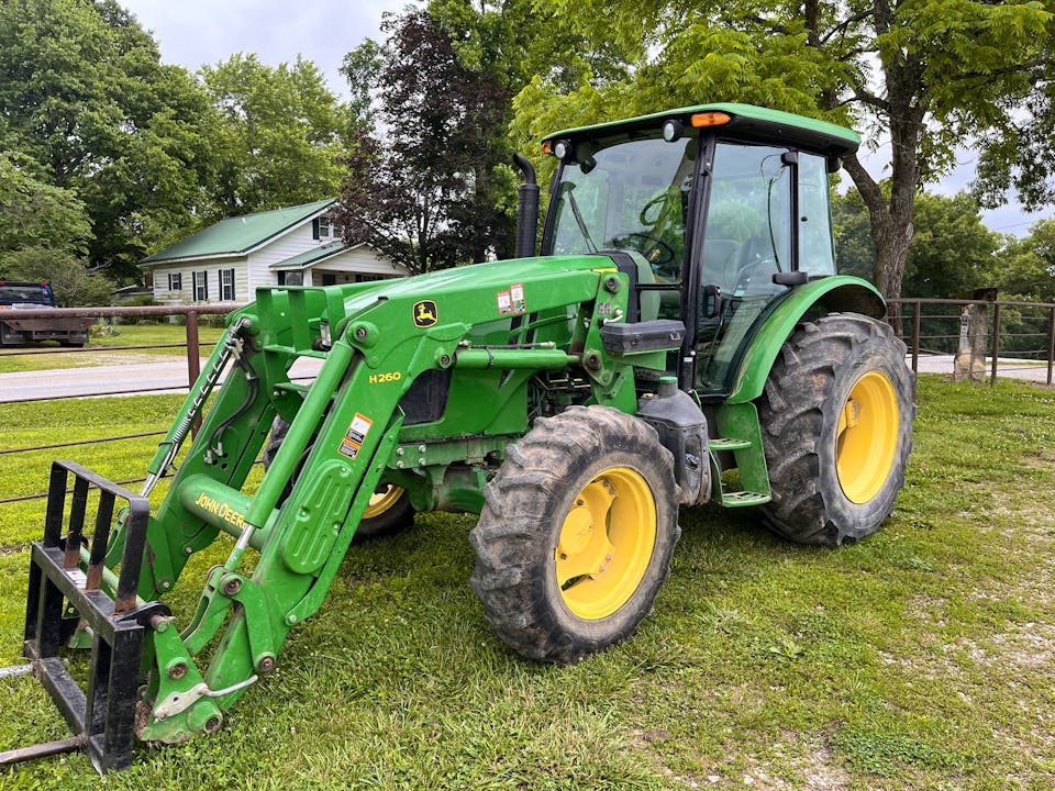 John Deere 5085E