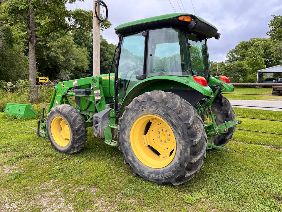 John Deere 5085E