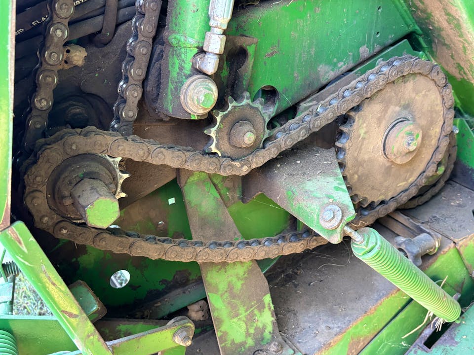 John Deere 569