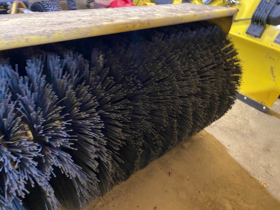 John Deere 60 Heavy Broom