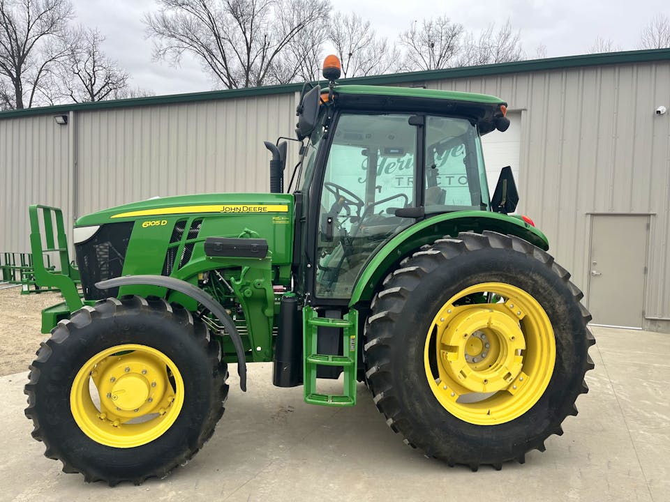 John Deere 6105D