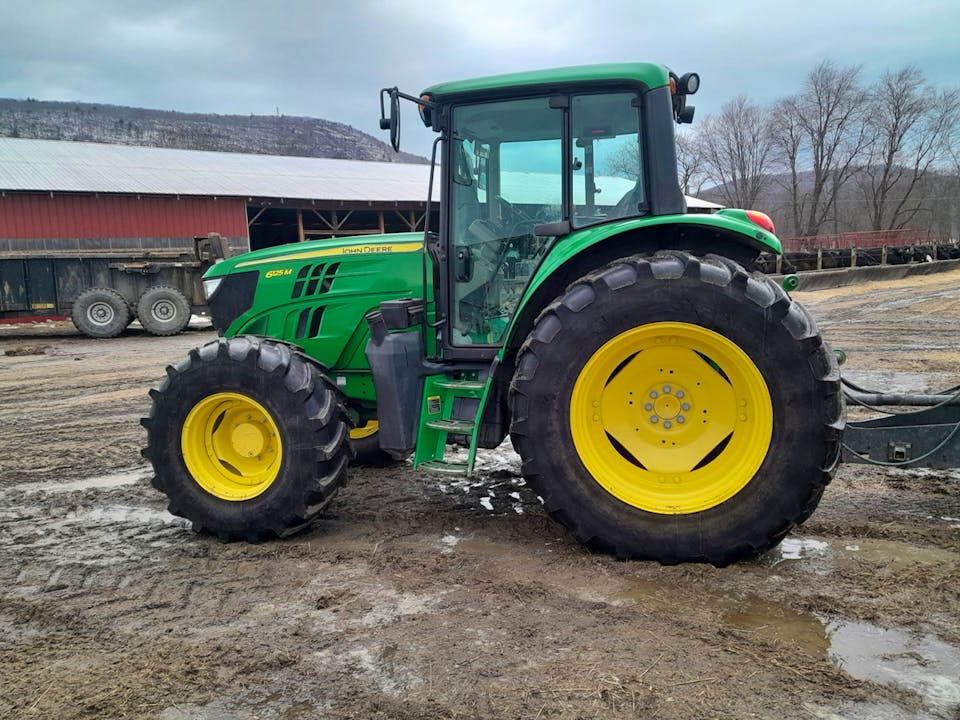 John Deere 6125M