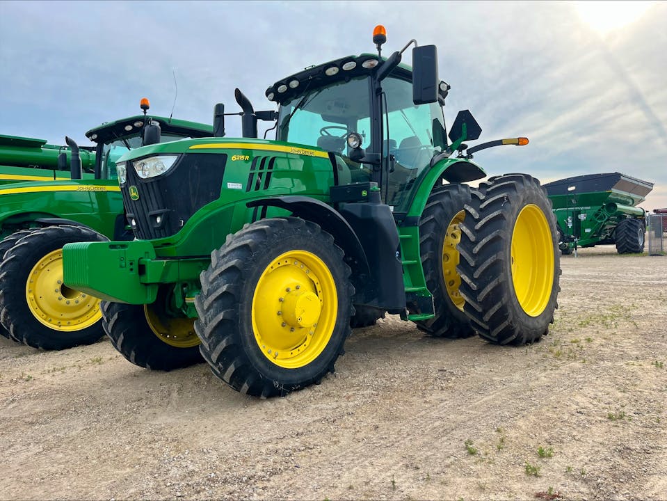 John Deere 6215R