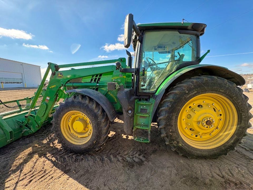 John Deere 6215R