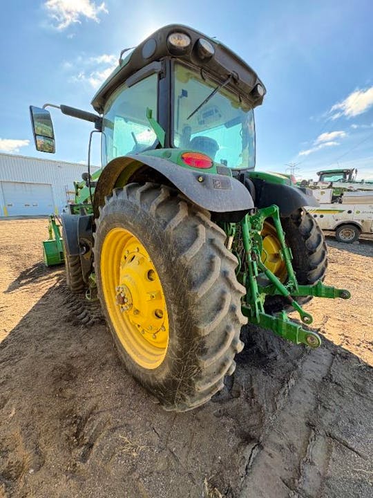 John Deere 6215R
