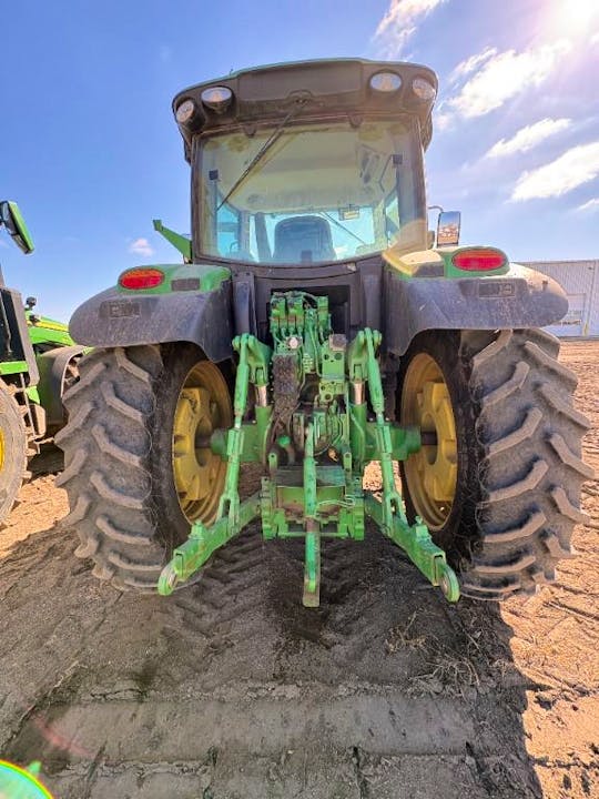 John Deere 6215R
