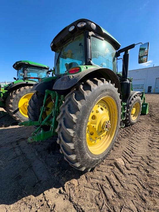 John Deere 6215R