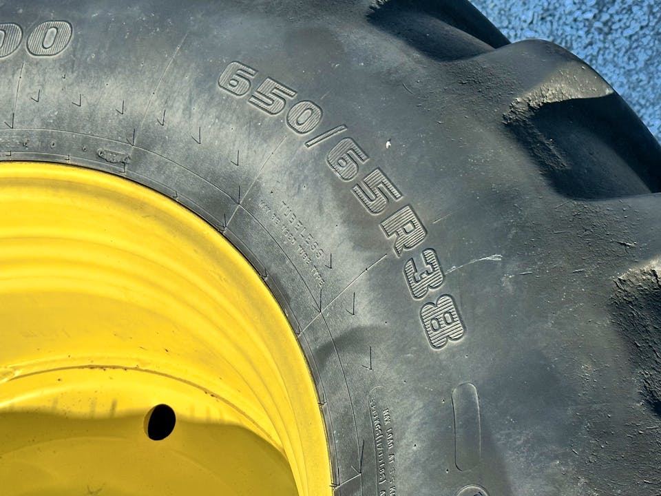 John Deere 650/65R38sprayer