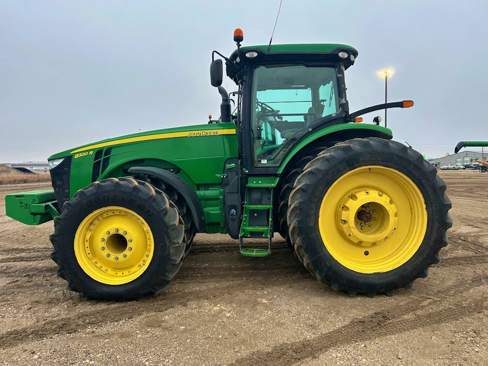 John Deere 8320R