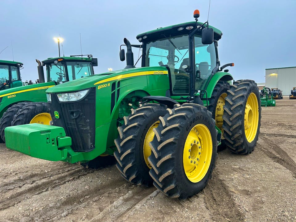 John Deere 8320R
