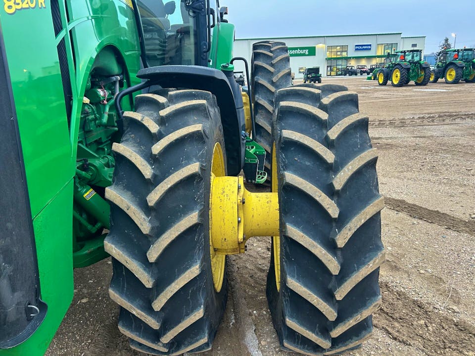 John Deere 8320R