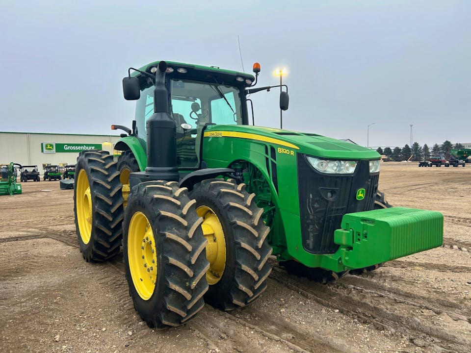John Deere 8320R