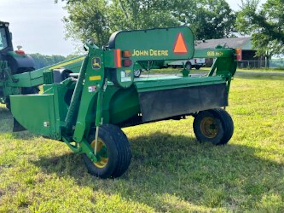 John Deere 835
